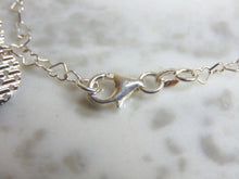 Load image into Gallery viewer, Womens Vintage Estate Sterling Silver Heart Charm Bracelet 7.2g E4601