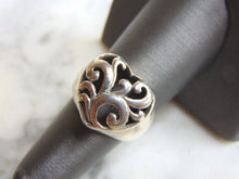 Load image into Gallery viewer, Womens Vintage Estate Sterling Silver Heart Ring 6.4g E4685