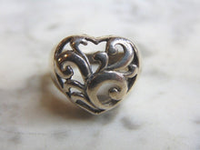 Load image into Gallery viewer, Womens Vintage Estate Sterling Silver Heart Ring 6.4g E4685