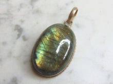 Load image into Gallery viewer, Womens Vintage Estate Sterling Silver Labradorite Stone Pendant 18.2g E4808