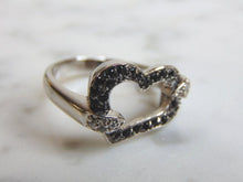Load image into Gallery viewer, Womens Vintage Estate Sterling Silver Onyx Stone Heart Ring 5g E4846