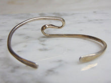 Load image into Gallery viewer, Womens Vintage Estate Sterling Silver Modernist Cuff Bracelet 7.8g E4865