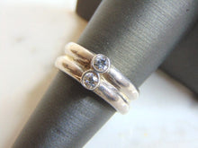 Load image into Gallery viewer, Womens Vintage Estate Sterling Silver Ring w/ CZ Stones 6.0g E5192