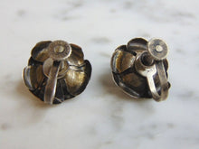 Load image into Gallery viewer, Womens Vintage Estate Sterling Silver Flower Earrings 5.0g E5169