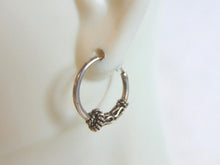 Load image into Gallery viewer, Womens Vintage Estate Sterling Silver Hoop Earrings 1.7g E5391