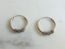 Load image into Gallery viewer, Womens Vintage Estate Sterling Silver Hoop Earrings 1.2g E5404