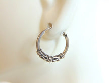 Load image into Gallery viewer, Womens Vintage Estate Sterling Silver Hoop Earrings 1.6g E5427