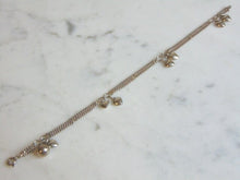 Load image into Gallery viewer, Womens Vintage Estate Sterling Silver Heart Charm Bracelet 6.9g E5540