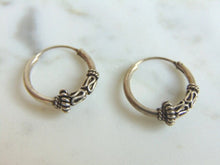 Load image into Gallery viewer, Womens Vintage Estate Sterling Silver Hoop Earrings 1.7g E5391