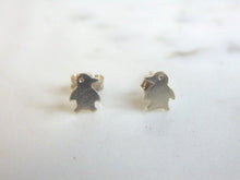 Load image into Gallery viewer, Womens Vintage Estate Sterling Silver Penguin Earrings 0.5g E5412