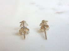 Load image into Gallery viewer, Womens Vintage Estate Sterling Silver Penguin Earrings 0.5g E5412