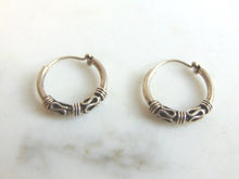 Load image into Gallery viewer, Womens Vintage Estate Sterling Silver Hoop Earrings 1.6g E5427