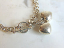 Load image into Gallery viewer, Womens Vintage Estate Sterling Silver Heart Charm Bracelet 23g E5774