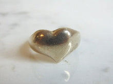 Load image into Gallery viewer, Womens Vintage Estate Sterling Silver Heart Ring 4.0g E5502