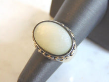 Load image into Gallery viewer, Womens Vintage Estate Sterling Silver Mother of Pearl Ring 10g E5618