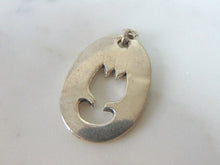 Load image into Gallery viewer, Womens Vintage Estate Sterling Silver Flower Pendant 5.2g E5944