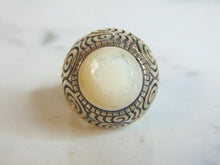 Load image into Gallery viewer, Womens Vintage Estate Sterling Silver Mother of Pearl Ring 12.9g E5623