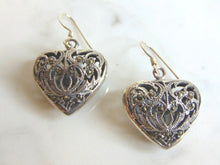 Load image into Gallery viewer, Womens Vintage Estate Sterling Silver Dangle Heart Earrings 10.2g E5708