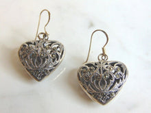 Load image into Gallery viewer, Womens Vintage Estate Sterling Silver Dangle Heart Earrings 10.2g E5708