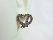 Load image into Gallery viewer, Womens Vintage Estate Sterling Silver Heart Earrings 2.9g E5712