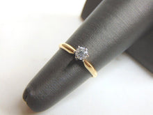 Load image into Gallery viewer, Womens 14K Yellow Gold Solitaire Diamond Engagement Ring, 1.7g E983