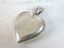 Load image into Gallery viewer, Womens Vintage Estate Sterling Silver Heart Pendant 13g E5942