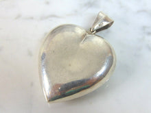 Load image into Gallery viewer, Womens Vintage Estate Sterling Silver Heart Pendant 13g E5942