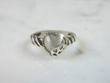 Load image into Gallery viewer, Womens Sterling Silver Fashion Heart Ring 2.4g E2142