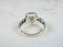 Load image into Gallery viewer, Womens Sterling Silver Fashion Heart Ring 2.4g E2142