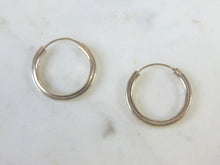 Load image into Gallery viewer, Womens Vintage Estate Sterling Silver Hoop Earrings 1.8g E3041