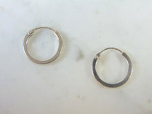 Load image into Gallery viewer, Womens Vintage Estate Sterling Silver Hoop Earrings 1.7g E1803