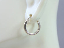 Load image into Gallery viewer, Womens Vintage Estate Sterling Silver Hoop Earrings 1.4g E1811
