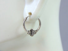 Load image into Gallery viewer, Womens Vintage Estate Sterling Silver Hoop Earrings 1.5g E1816