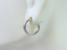 Load image into Gallery viewer, Womens Vintage Estate Sterling Silver Hoop Earrings 0.9g E1819