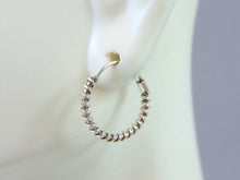 Load image into Gallery viewer, Womens Vintage Estate Sterling Silver Hoop Earrings 1.3g E4040