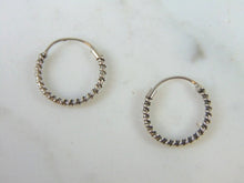 Load image into Gallery viewer, Womens Vintage Estate Sterling Silver Hoop Earrings 1.3g E4040