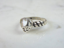 Load image into Gallery viewer, Womens Sterling Silver Fashion Heart Ring 2.4g E2142