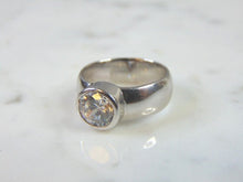 Load image into Gallery viewer, Womens Vintage Estate Sterling Silver CZ Ring 5.2g E2169