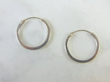 Load image into Gallery viewer, Womens Vintage Estate Sterling Silver Hoop Earrings 2g E1807