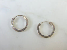 Load image into Gallery viewer, Womens Vintage Estate Sterling Silver Hoop Earrings 1.4g E1811