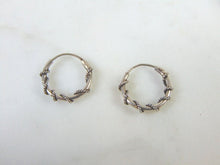 Load image into Gallery viewer, Womens Vintage Estate Sterling Silver Hoop Earrings 0.6g E1814