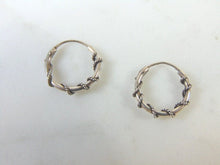 Load image into Gallery viewer, Womens Vintage Estate Sterling Silver Hoop Earrings 0.6g E1814
