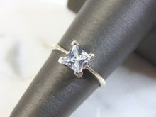 Load image into Gallery viewer, Womens Vintage Estate Sterling Silver CZ Ring 2.2g E1426