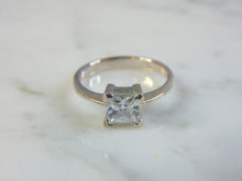 Load image into Gallery viewer, Womens Vintage Estate Sterling Silver CZ Ring 2.2g E1426