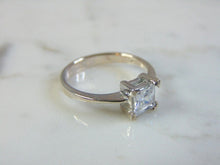 Load image into Gallery viewer, Womens Vintage Estate Sterling Silver CZ Ring 2.2g E1426