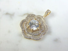 Load image into Gallery viewer, Womens Vintage Estate 10K Gold Diamond Flower Pendant 2.5g E3200