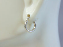Load image into Gallery viewer, Vintage Estate Sterling Silver Hoop Earrings .7g E1871
