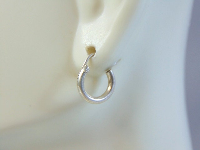 Vintage Estate Sterling Silver Hoop Earrings .7g E1871