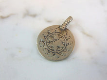 Load image into Gallery viewer, Womens Vintage Estate Sterling Silver Charm 1.5g E1873