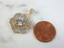 Load image into Gallery viewer, Womens Vintage Estate 10K Gold Diamond Flower Pendant 2.5g E3200